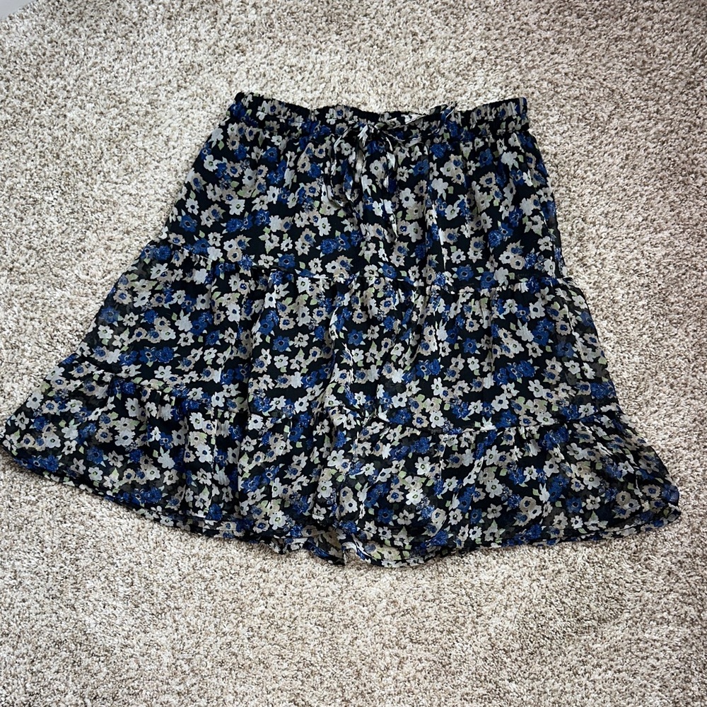 Vero Moda Black Floral Tiered Skater Skirt with Blue and Cream Flowers
